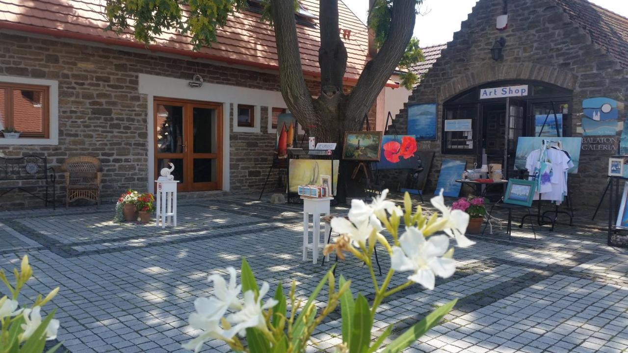 Csoepi Panzio Bed & Breakfast Tihany Luaran gambar